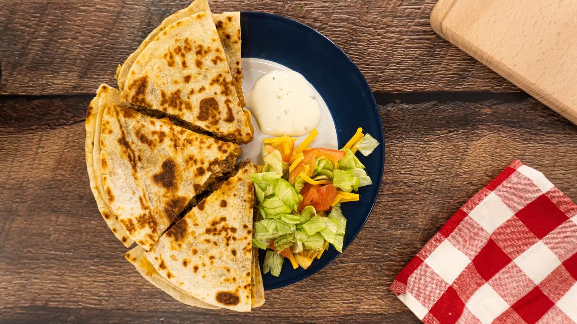 Quesadilla with salad and dipping sauce
